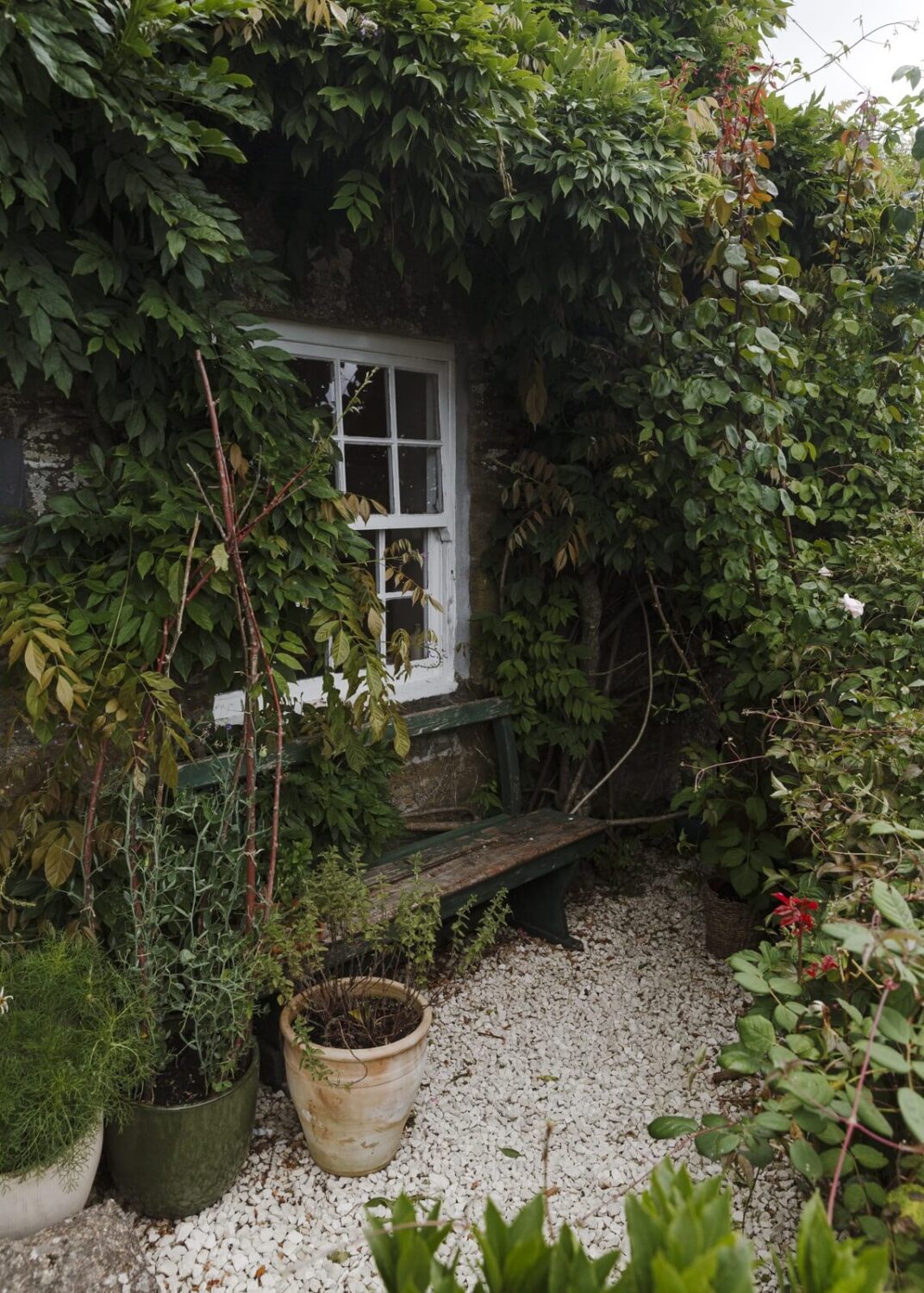 A Serene English Cottage in Cornwall 21 garden-bench-english-house-nordroom