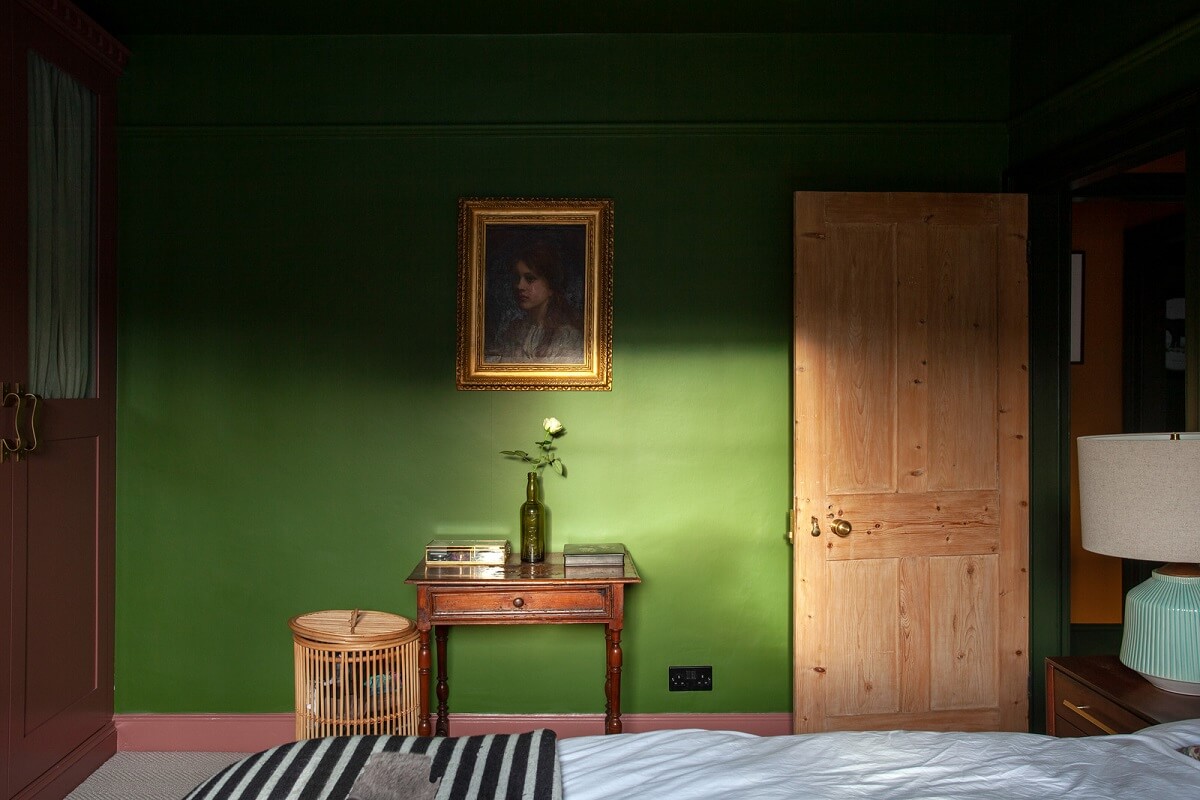 Bold Colors in a Charming Historic House in England 24 green-bedroom-nordroom