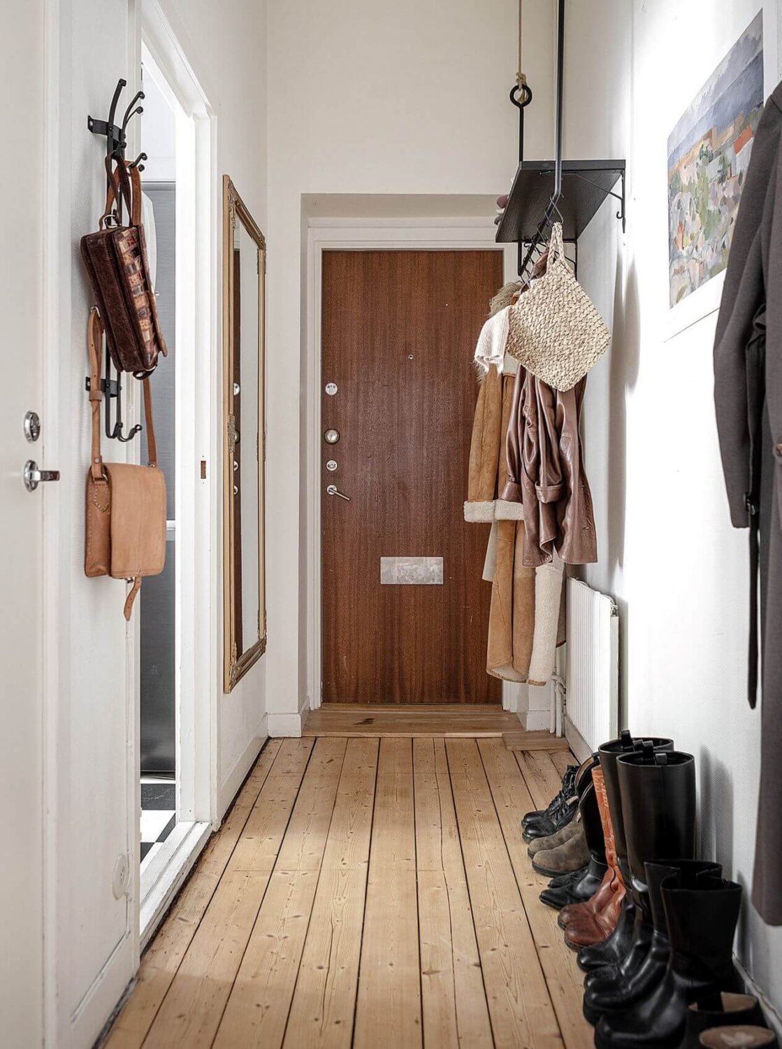 A Studio Apartment with Vintage Decor 10 hallway-studio-wooden-floor-nordroom