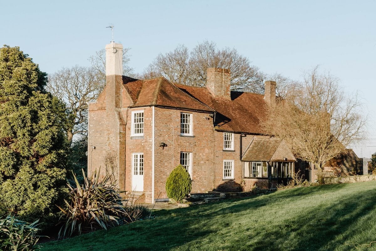 A Cozy Historic English Country House with Exposed Beams 21 historic english country house garden nordroom
