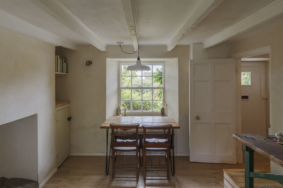 A Serene English Cottage in Cornwall 8 kitchen-dining-table