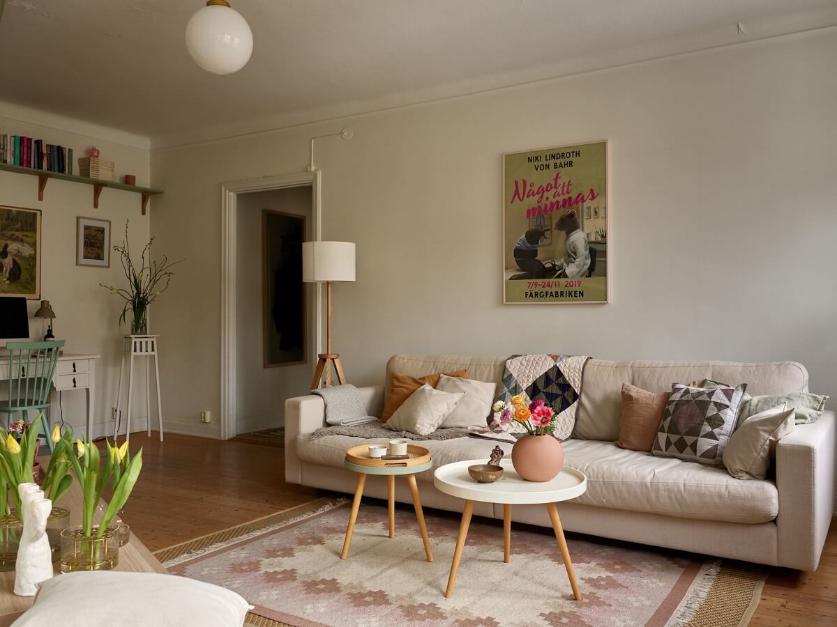 A Charming Swedish Apartment with a Cottage-Style Kitchen 4 light scandinavian living room with rug