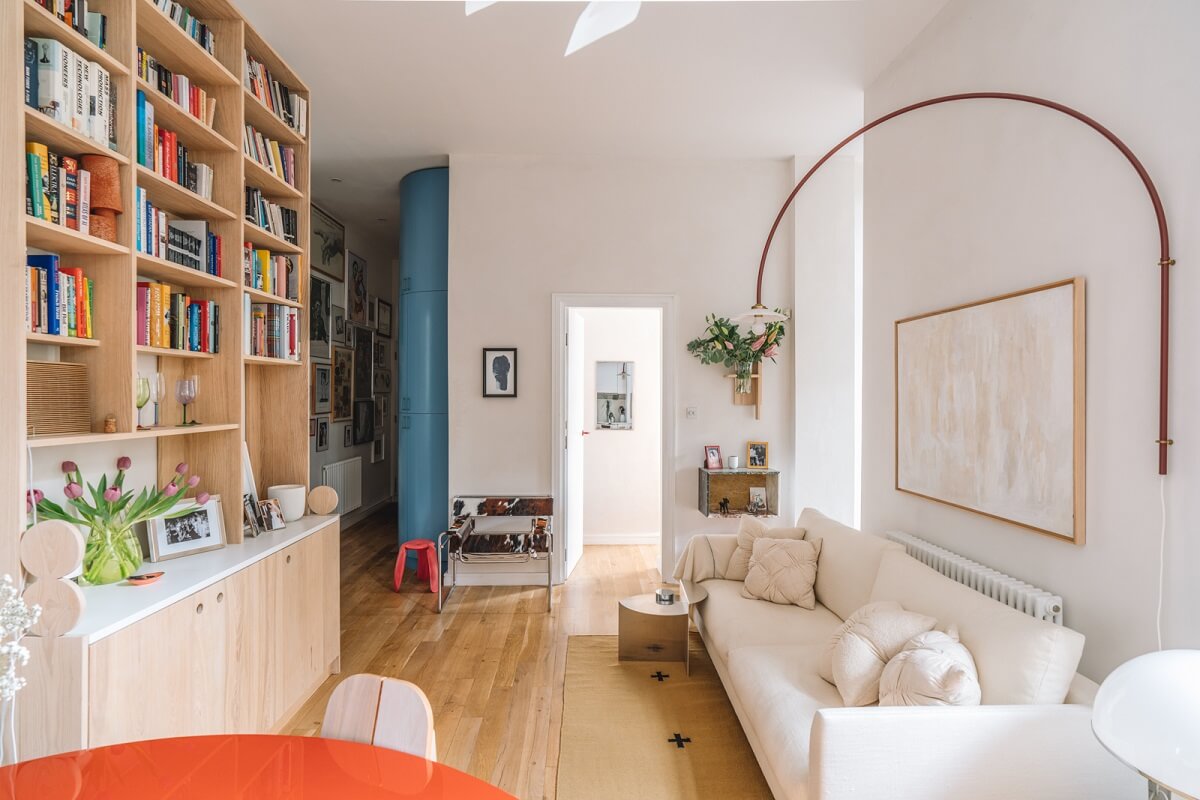 High Ceilings and Modern Design in a Light London Apartment 4 living room arched wall light built in bookcases nordroom