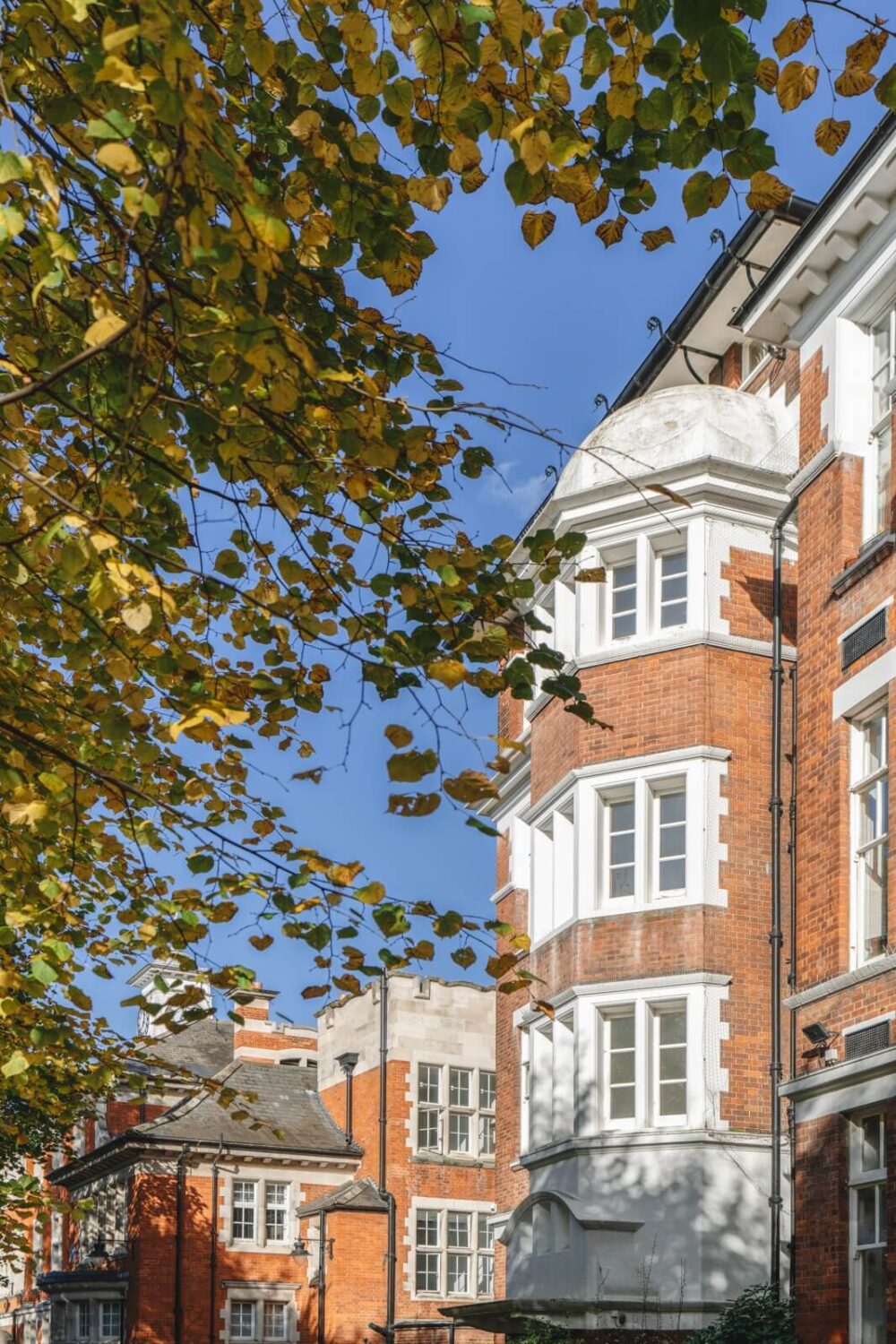 High Ceilings and Modern Design in a Light London Apartment 22 london apartment exterior