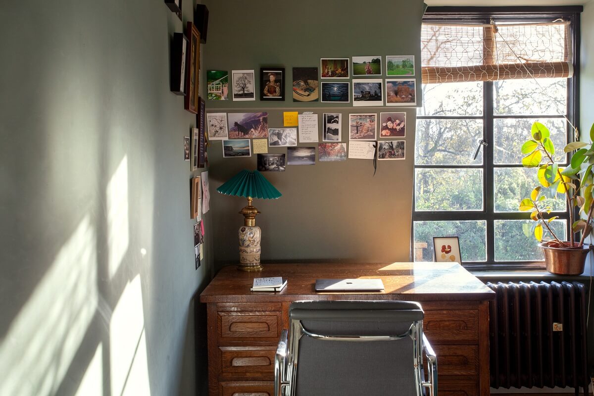 A Charming Apartment in an Art Deco Building in London 13 sage-green-home-office-nordroom