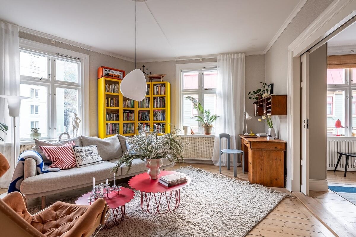 Primary Color Accents in a Light Swedish Apartment 5 scandinavian-apartment-primary-colors-accent-nordroom