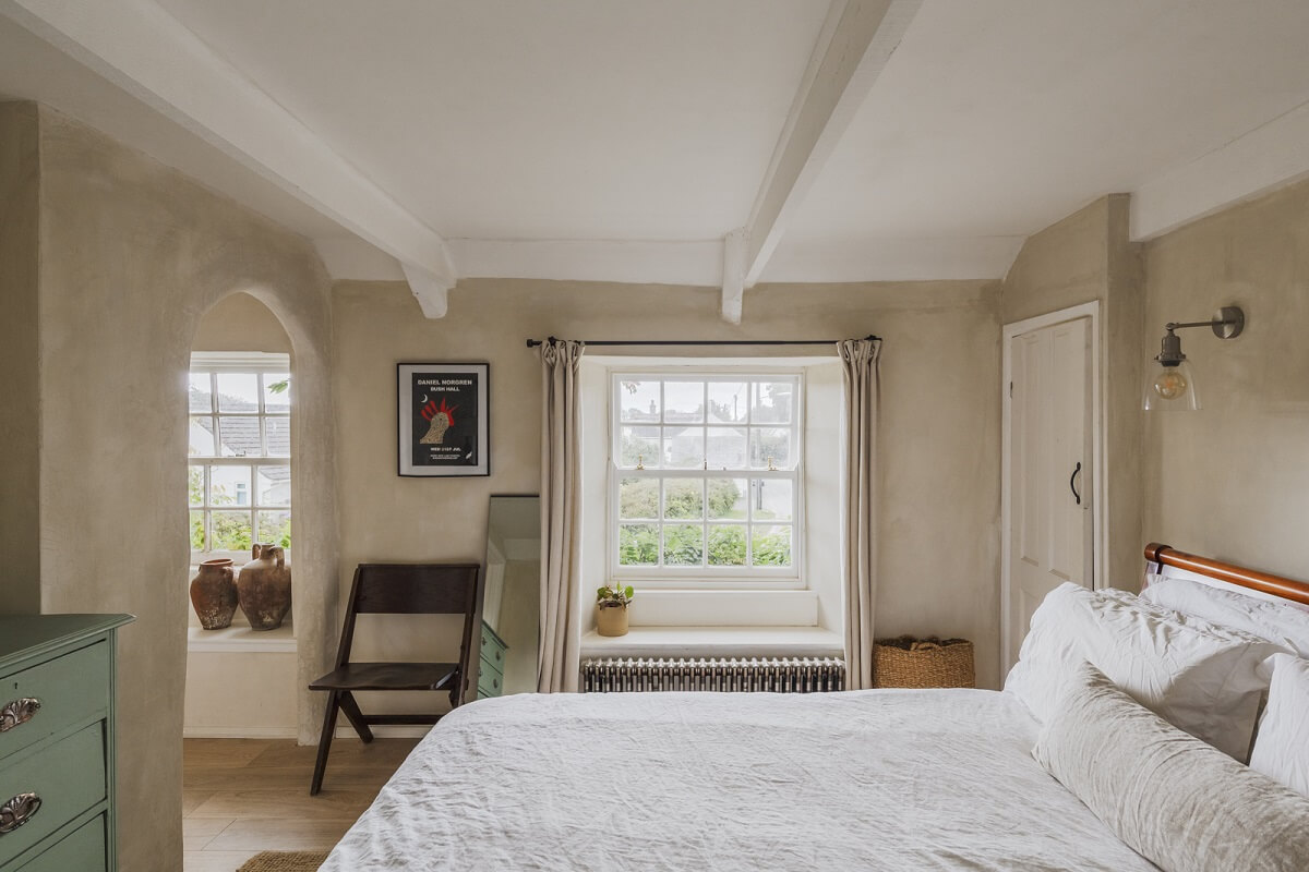 A Serene English Cottage in Cornwall 11 serene-bedroom