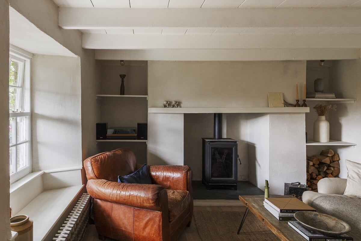 A Serene English Cottage in Cornwall 4 serene-living-room-leather-armchair-nordroom