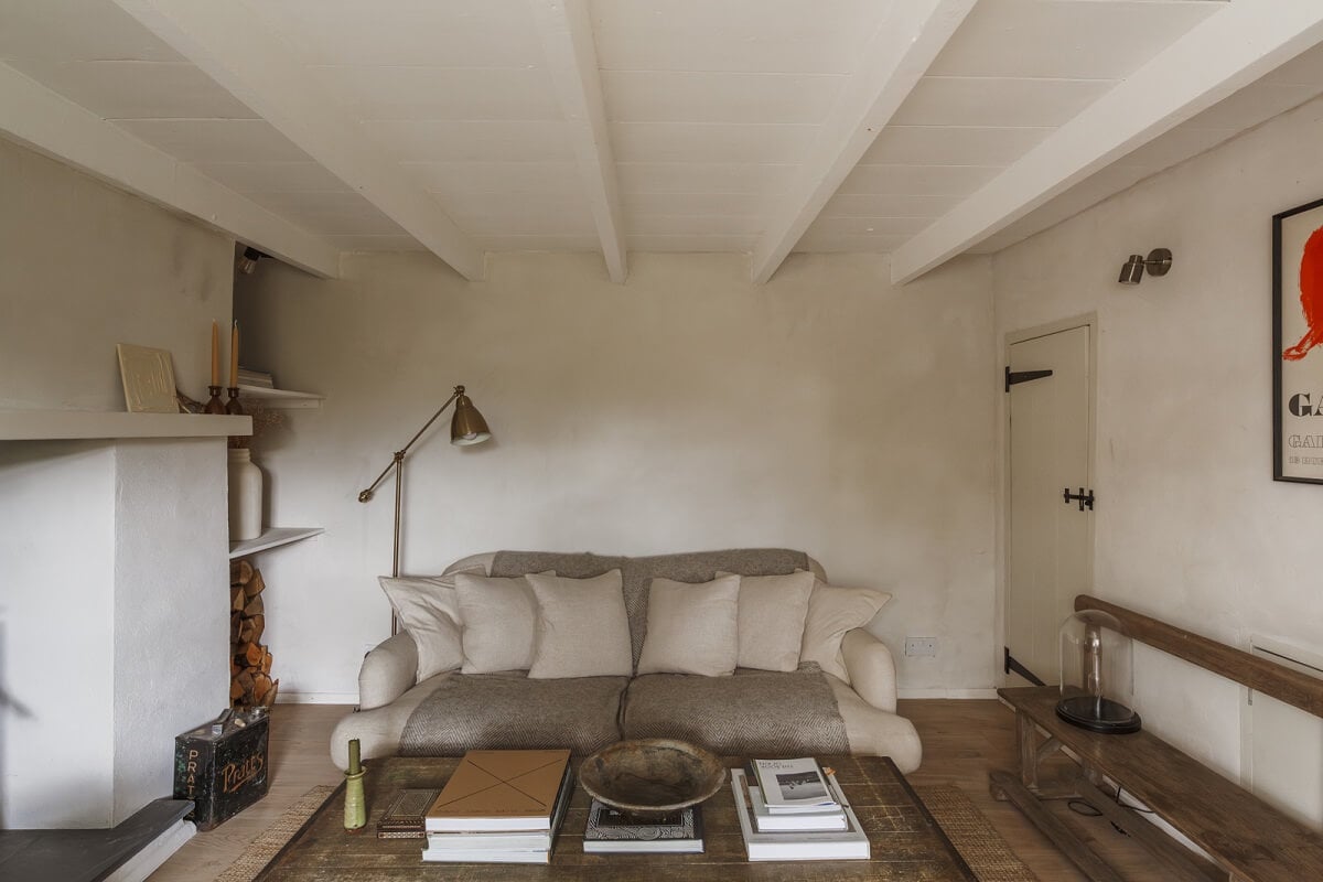 A Serene English Cottage in Cornwall 3 serene-living-room-low-ceiling-nordroom