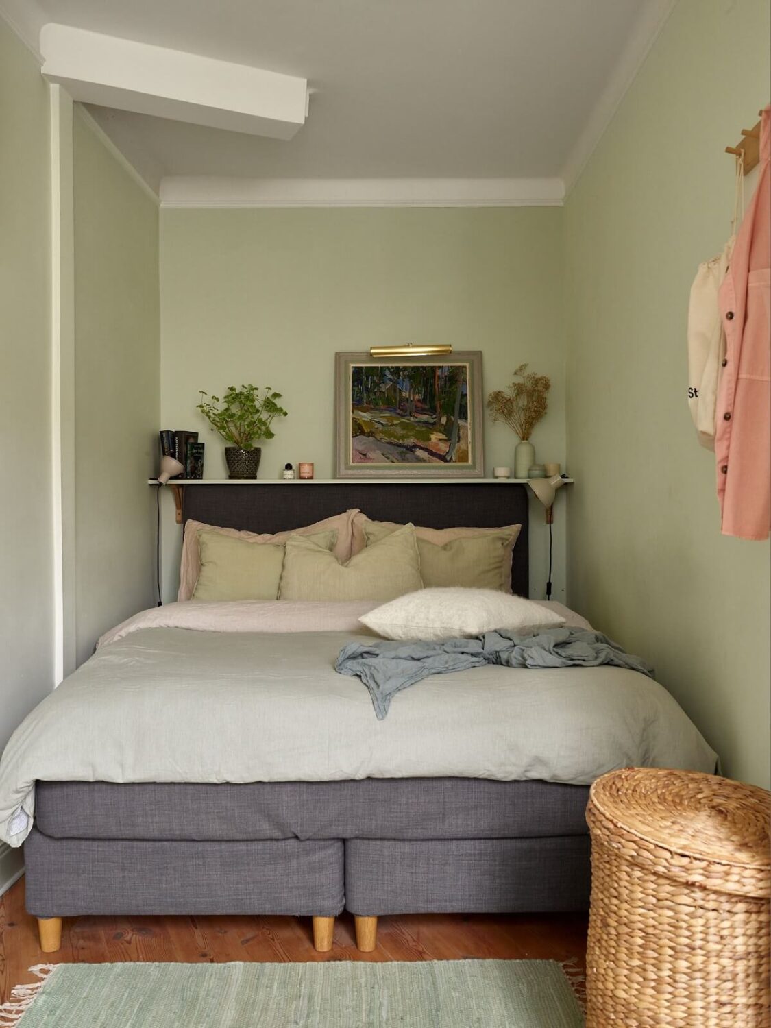 Small Bedroom Decorating Ideas That You'll Love 8 small bedroom with light green walls nordroom