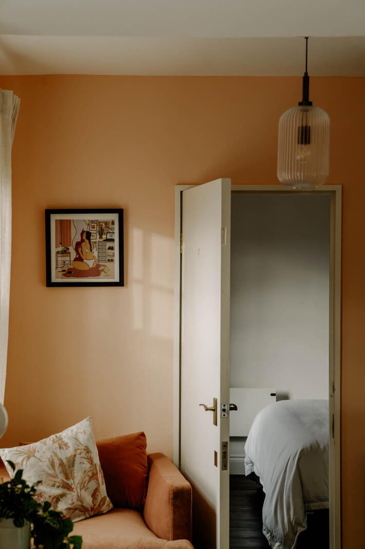 A Tiny London Apartment with Refined Materials and Colors 7 small living room london apartment pink wall nordroom