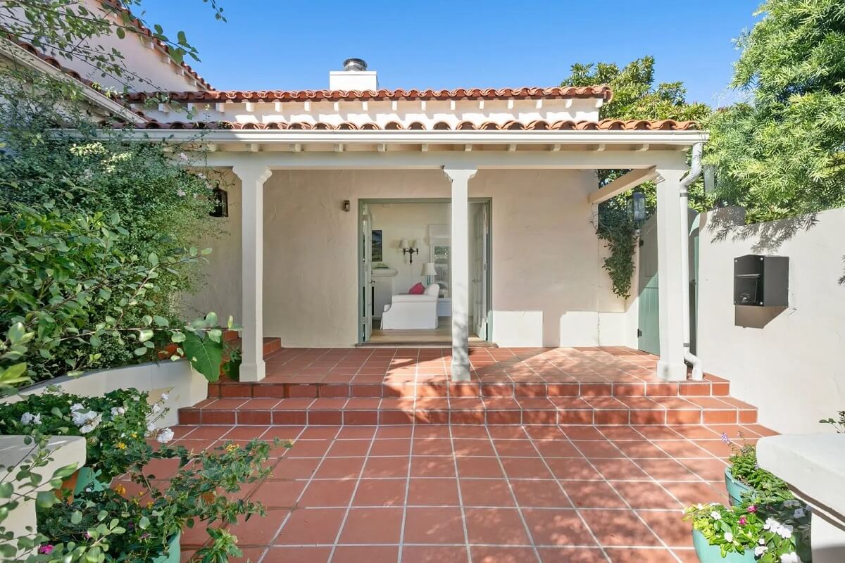 Emma Stone's Colorful Spanish-Style Los Angeles Home is For Sale 23 spanish-style-home-los-angeles-emma-stone-nordroom