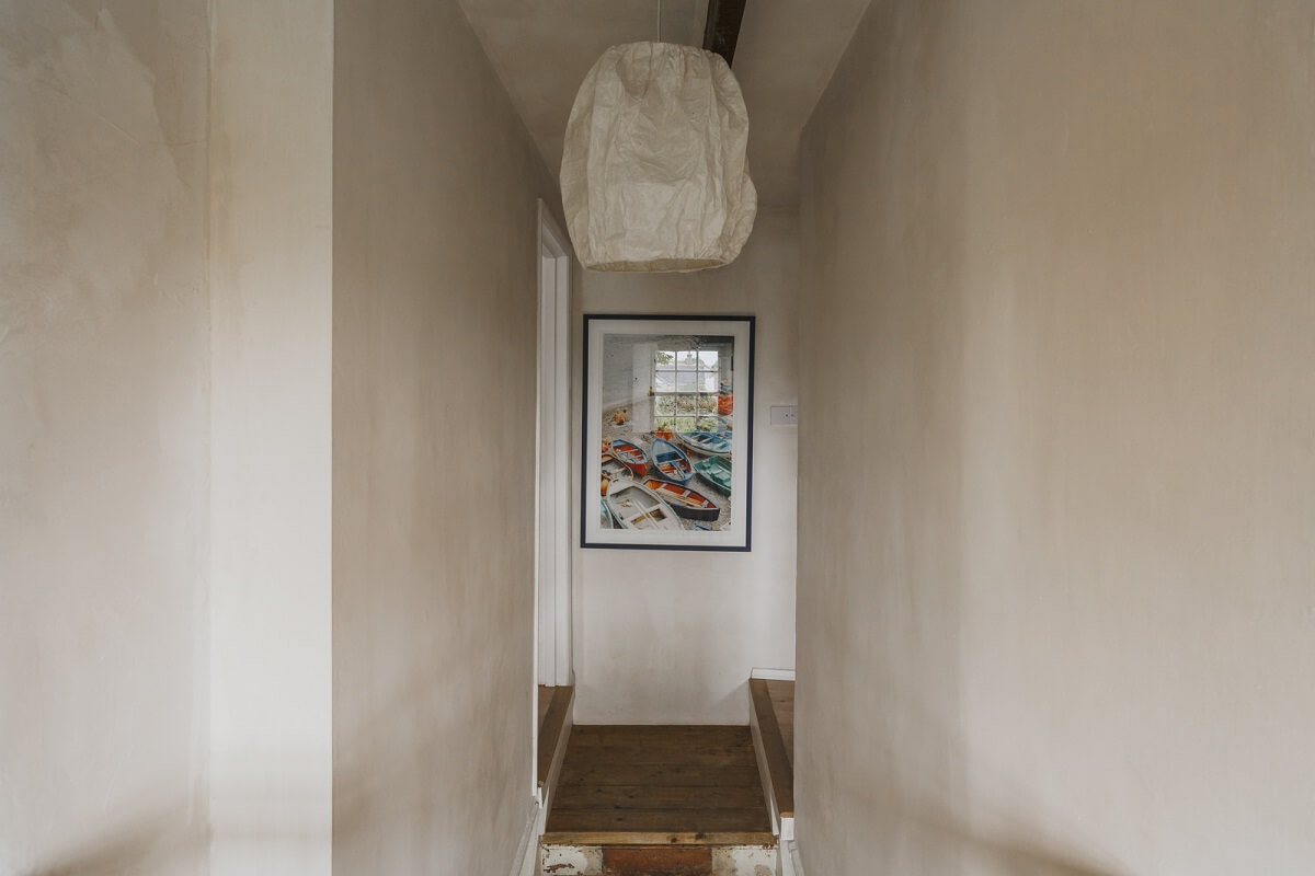 A Serene English Cottage in Cornwall 10 staircase-serene-house-england