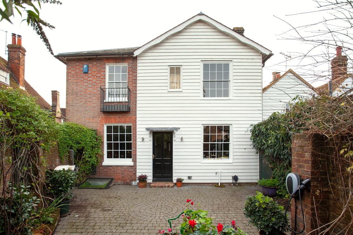 Bold Colors in a Charming Historic House in England 30 white-house-kent-england-nordroom