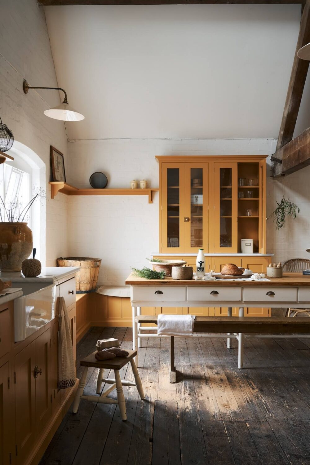 A Yellow Mediterranean-style deVOL Kitchen with High Ceilings 5 1.TheRealShakerKitchen deVOL nordroom A Yellow Mediterranean-style deVOL Kitchen with High Ceilings
