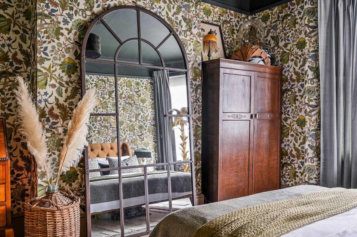 An Eclectic Victorian Townhouse in London 12 arched-mirror-botanical-wallpaper-bedroom-nordroom