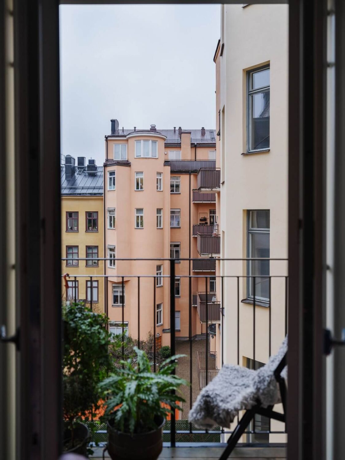 A Tiny Apartment with Antique Furniture 9 balcony