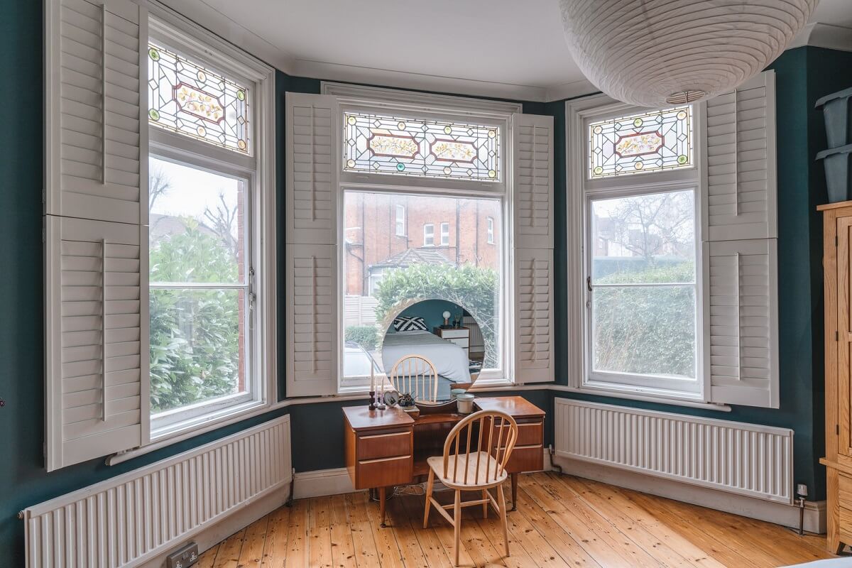 An Award-Winning Apartment with a Modern Extension 23 bedroom bay window with vanity desk nordroom