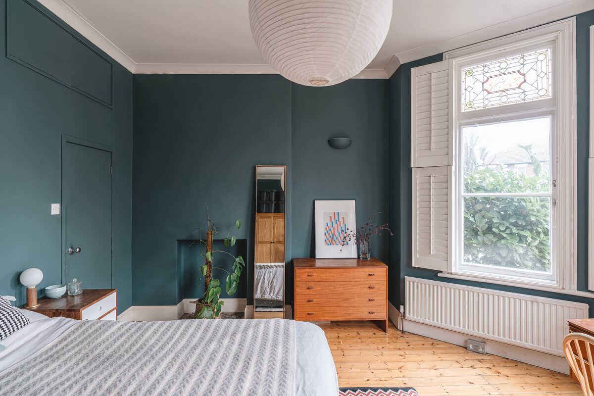 An Award-Winning Apartment with a Modern Extension 21 bedroom deep blue walls and bay window nordroom