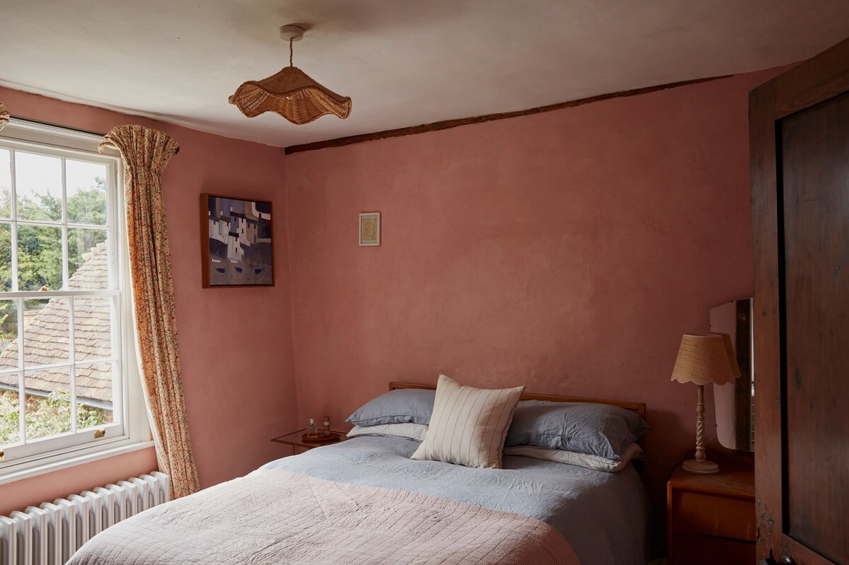 A Cozy Home with Exposed Beams in a Former Post Office 11 bedroom plaster pink walls