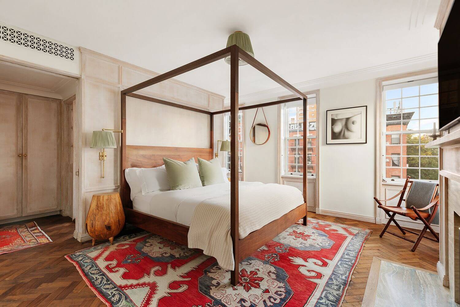 A New York Penthouse with a Rooftop Cottage 9 bedroom with canopy bed and red rug nordroom