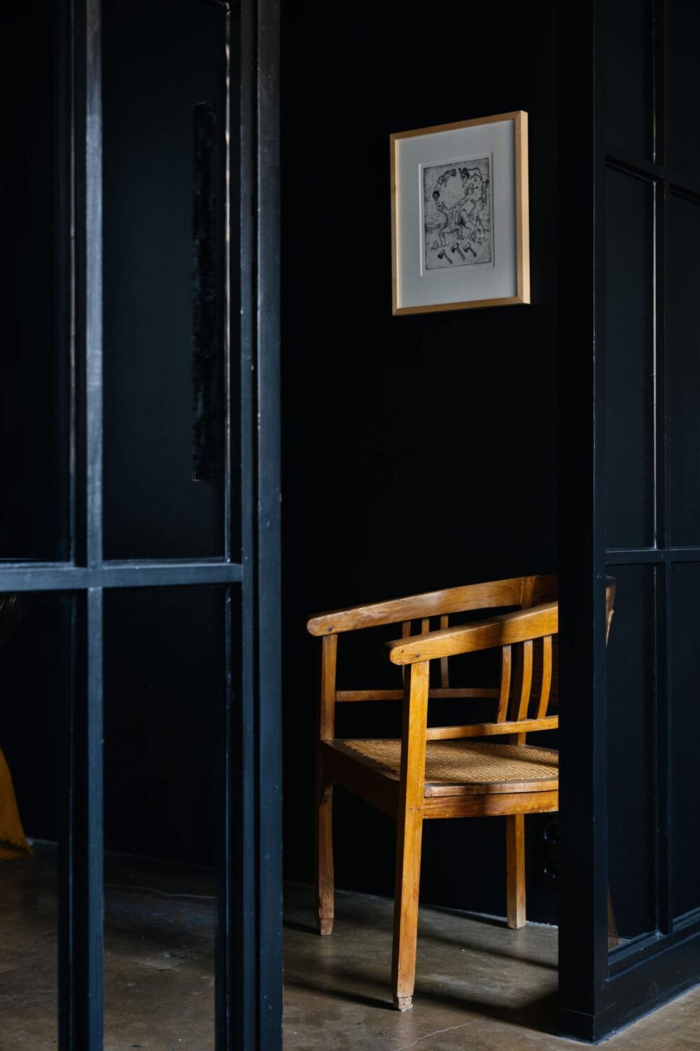 An Industrial Apartment with Black Walls 13 black wall