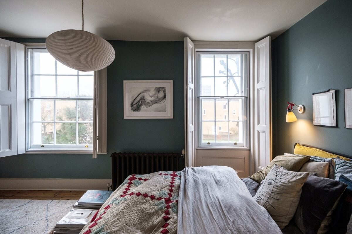 A Cozy and Charming Georgian Townhouse in London 16 blue bedroom