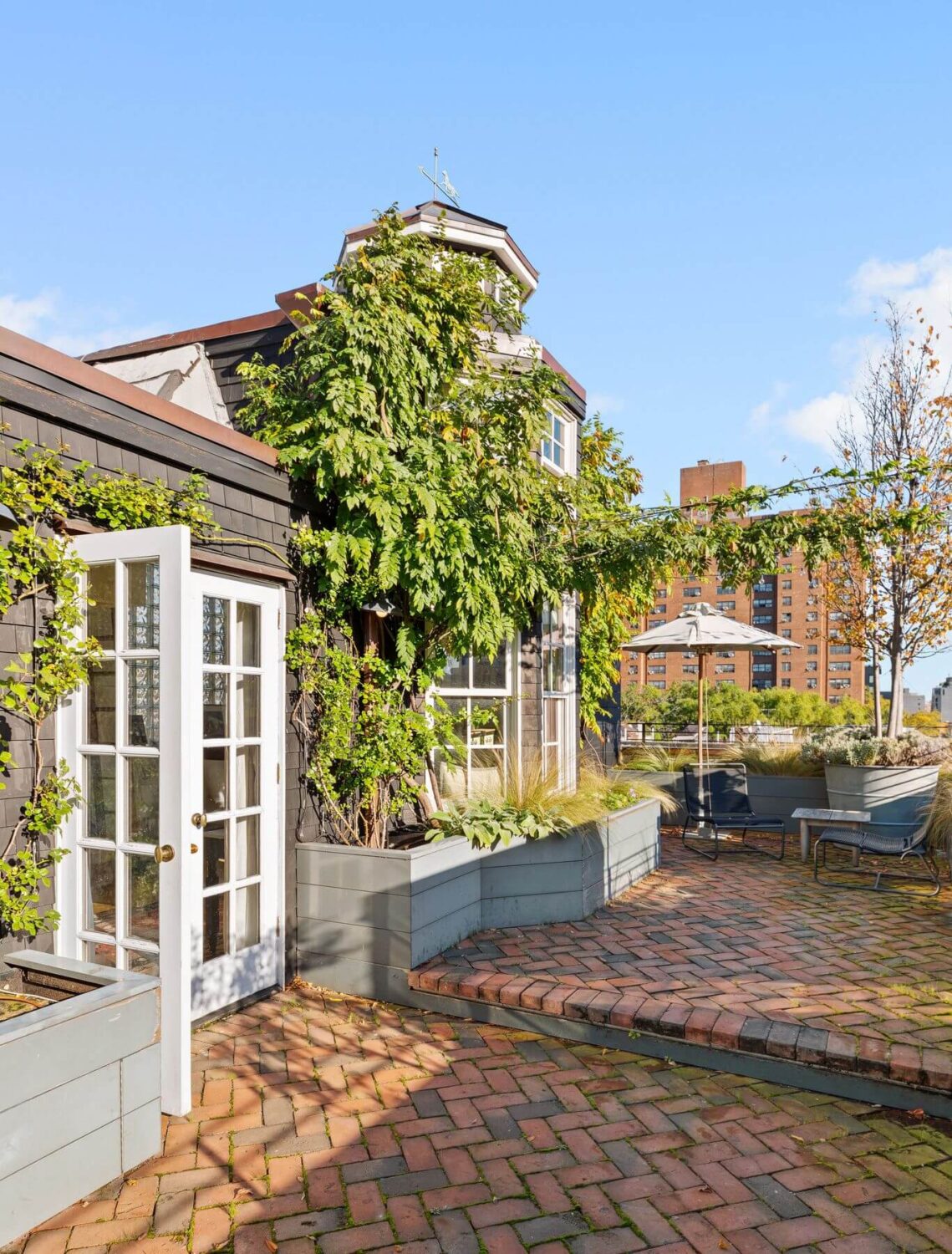 A New York Penthouse with a Rooftop Cottage 22 cottage style extension new york penthouse