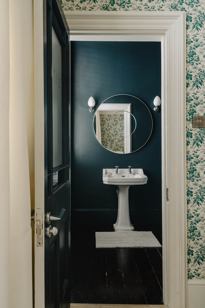 Colorful Walls in an English Victorian Townhouse 19 dark blue victorian bathroom nordroom