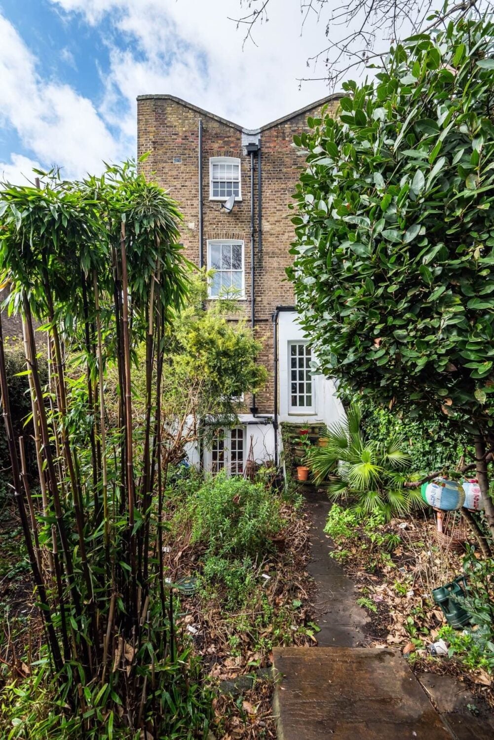 A Cozy and Charming Georgian Townhouse in London 30 garden historic house london