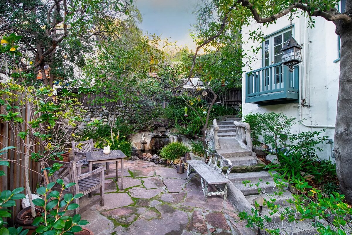 Rufus Wainwright's Colorful Laurel Canyon Home 13 garden-rufus-wainwright-laurel-canyon-house.jpg