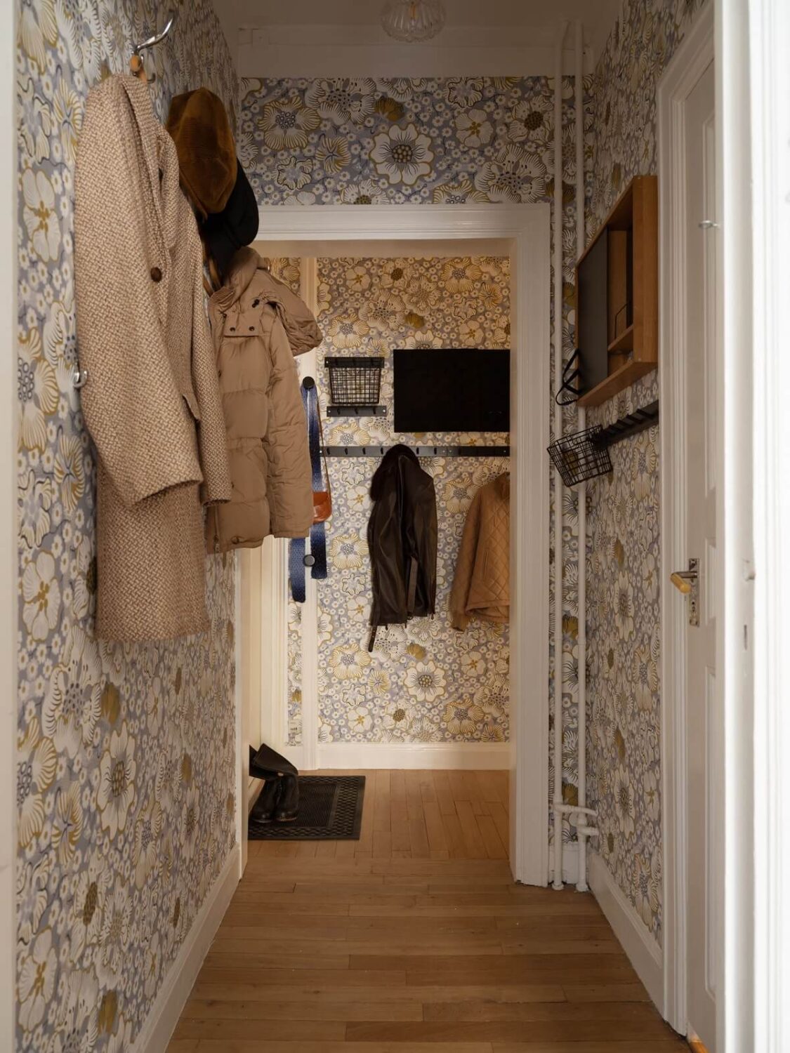 A Swedish Apartment with Light-Filled Rooms 16 hallway with wallpapered walls