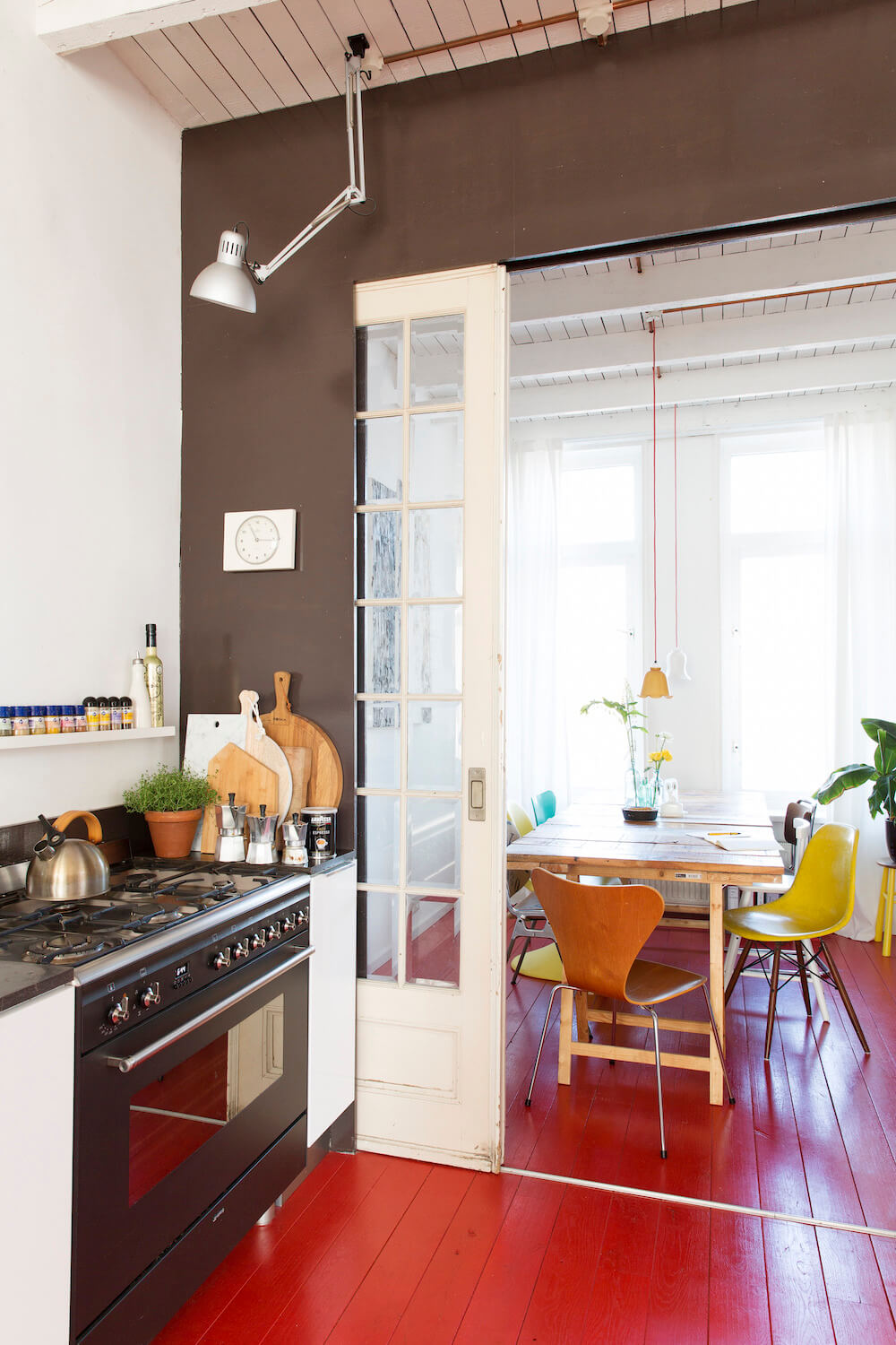 50+ Rooms That Prove ‘The Unexpected Red Theory’ Really Works 44 kitchen dining room with red floor