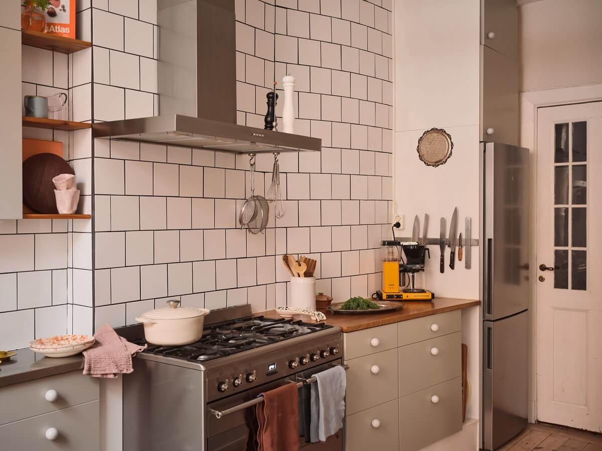 Serene Light Painted Spaces in a Swedish Apartment 12 kitchen-light-gray-cabinets-white-tiles