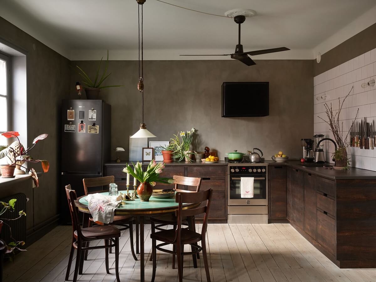 Cozy Vintage Style in a Swedish 1920s Apartment 12 kitchen with dark oak cabinets and a round dining table nordroom