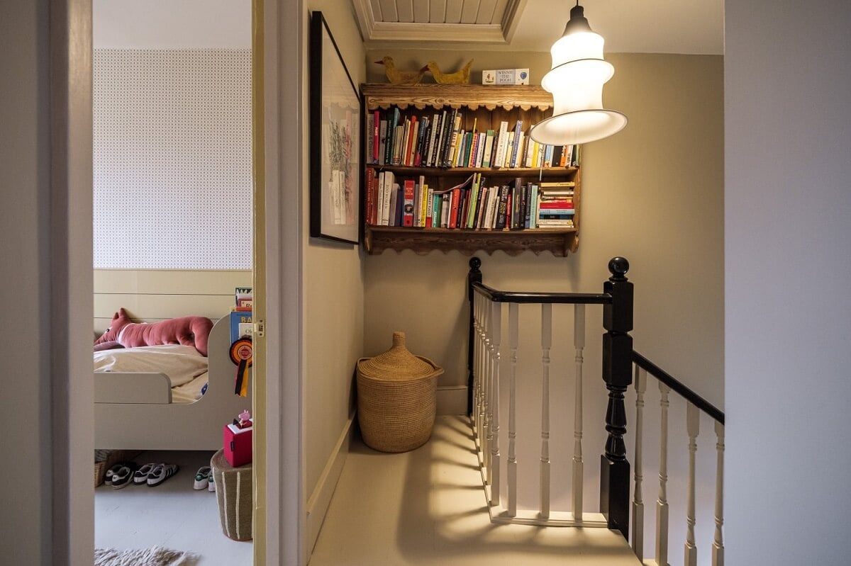 A Cozy and Charming Georgian Townhouse in London 28 landing with wooden shelves
