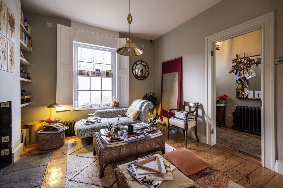 A Cozy and Charming Georgian Townhouse in London 5 liivng room with wooden floorboards and chaise longue