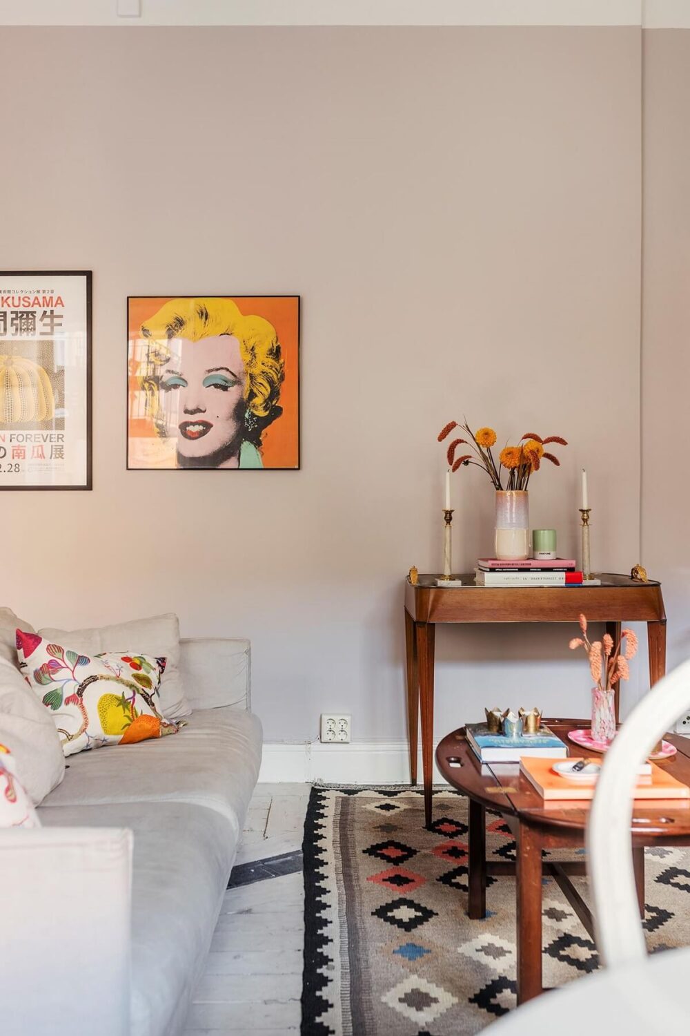 A Small Split-Level Apartment in Stockholm 3 living room detail