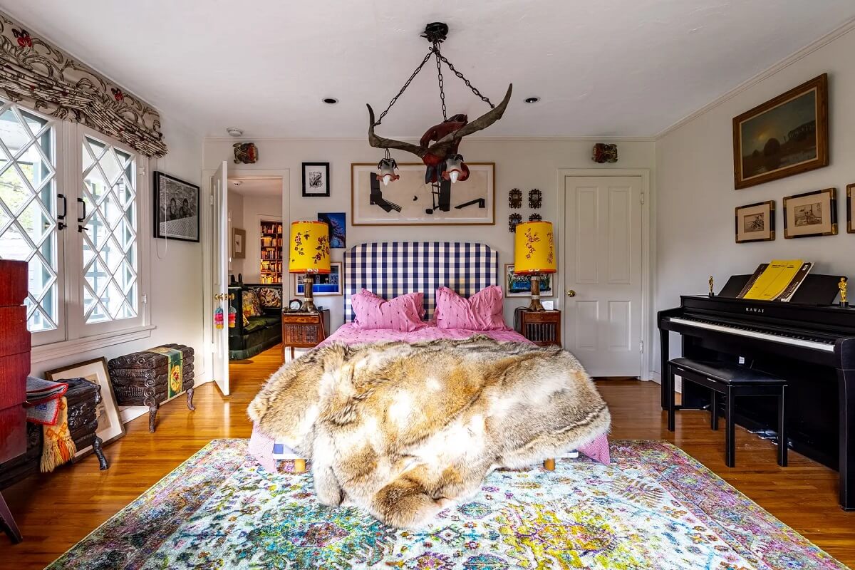 Rufus Wainwright's Colorful Laurel Canyon Home 8 master-bedroom-rufus-wainwright