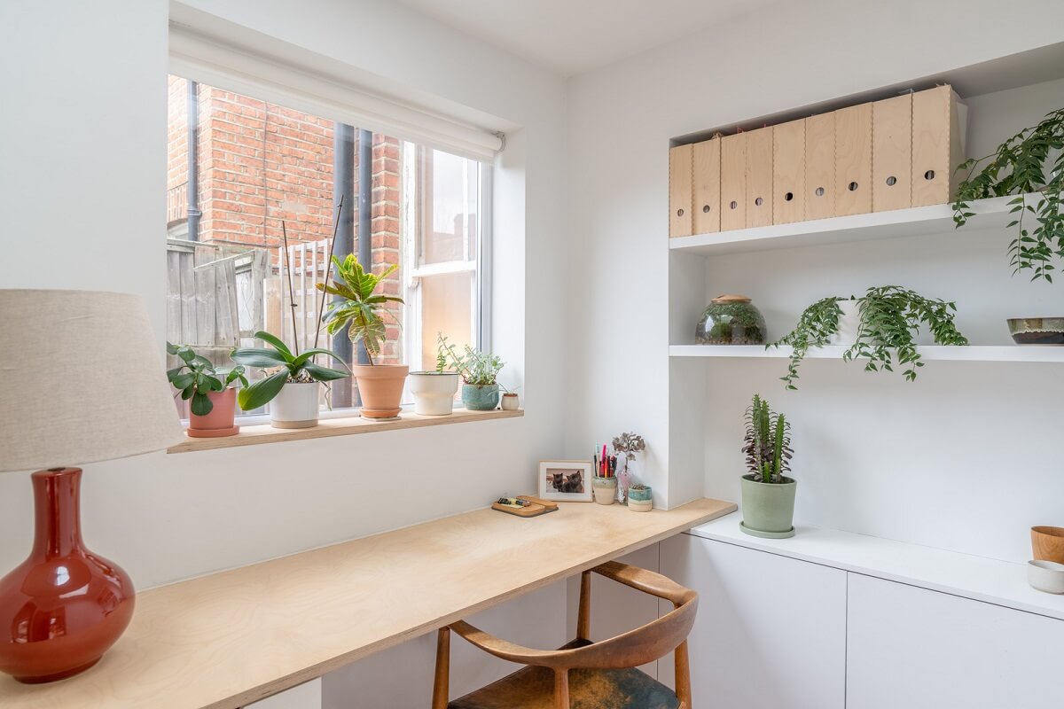 An Award-Winning Apartment with a Modern Extension 20 modern home office