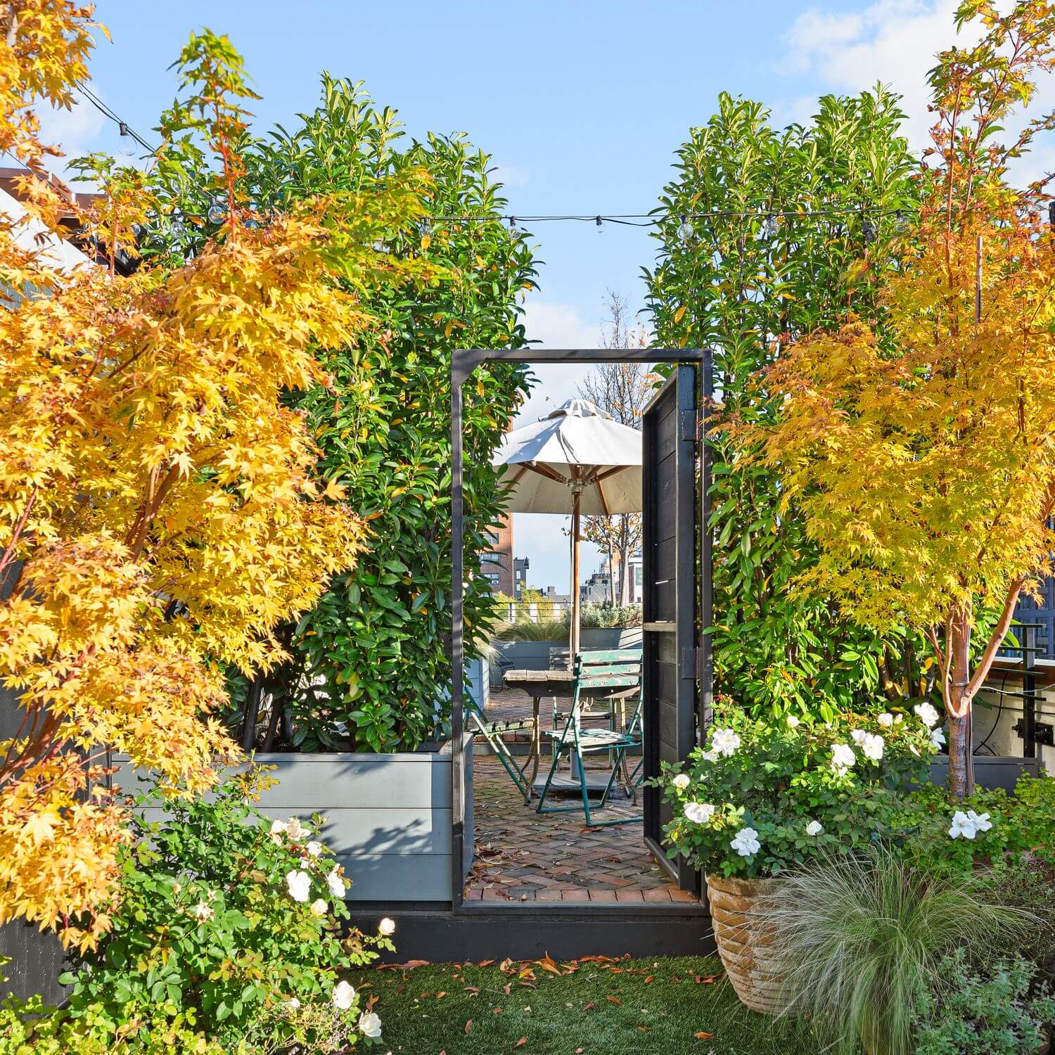 A New York Penthouse with a Rooftop Cottage 24 penthouse rooftop terrace garden