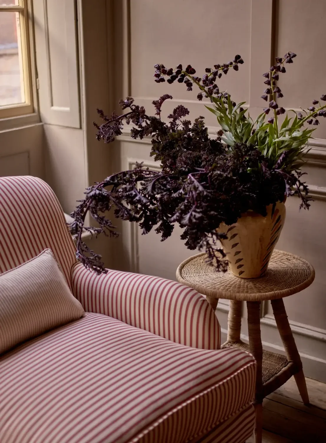 50+ Rooms That Prove ‘The Unexpected Red Theory’ Really Works 17 rowen and wren red striped sofa unexpected red theory nordroom