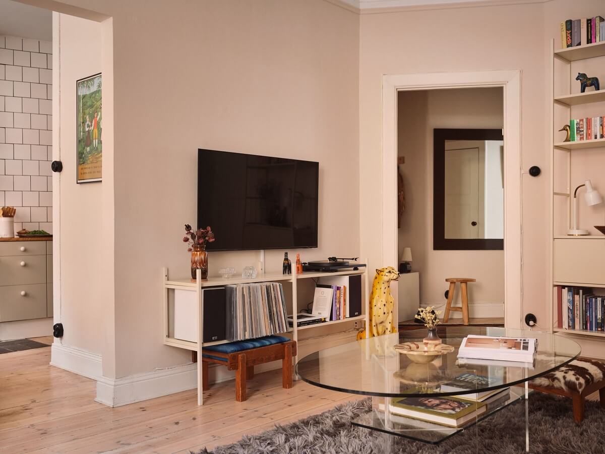 Serene Light Painted Spaces in a Swedish Apartment 6 serene-living-room
