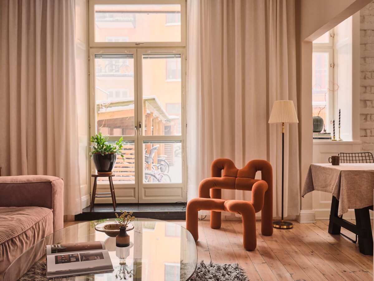Serene Light Painted Spaces in a Swedish Apartment 7 serene-nordic-living-room
