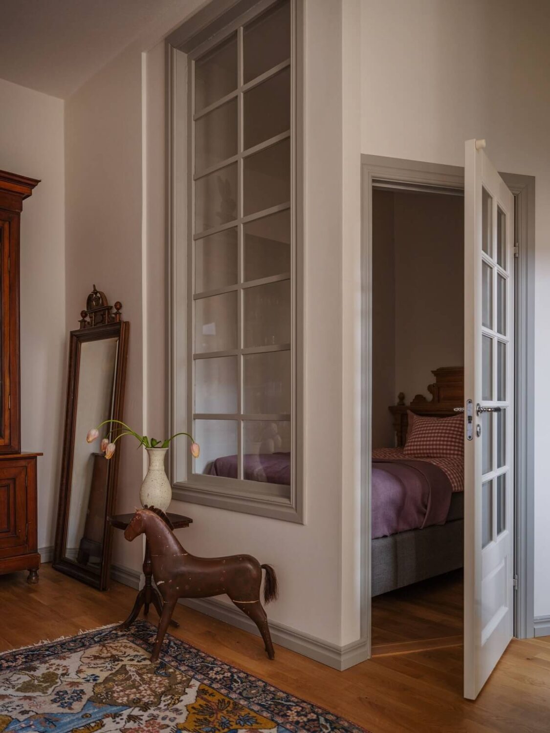 A Tiny Apartment with Antique Furniture 14 small apartment with inner bedroom nordroom