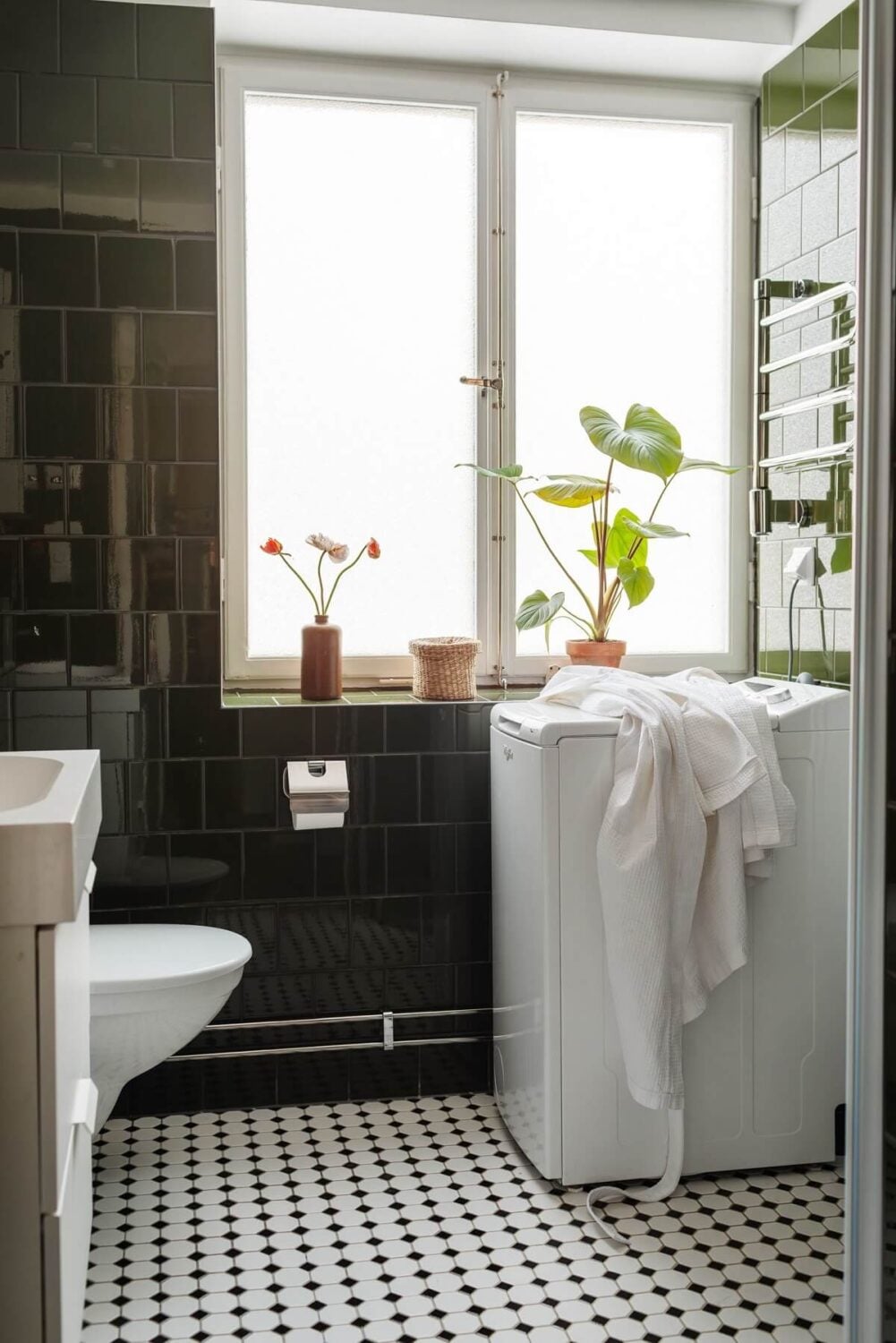 A Small Swedish Apartment with Warm Color Accents 23 small bathroom with glossy green tiles