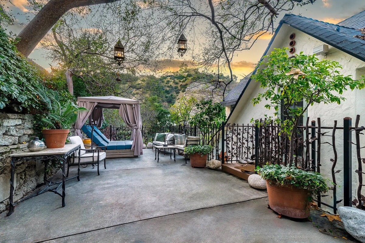 Rufus Wainwright's Colorful Laurel Canyon Home 14 terrace-rufus-wainwright