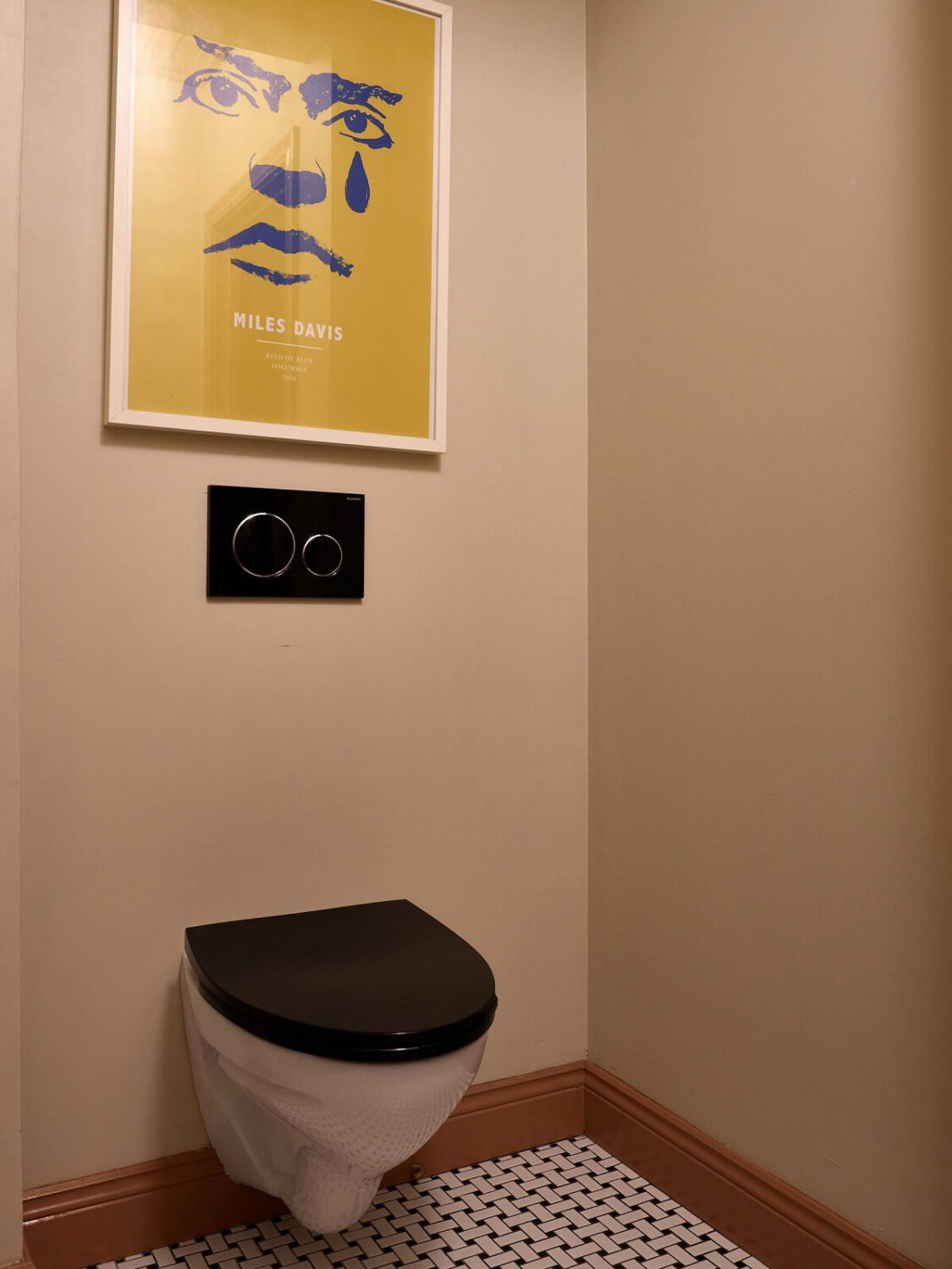 Cozy Vintage Style in a Swedish 1920s Apartment 24 toilet Cozy Vintage Style in a Swedish 1920s Apartment