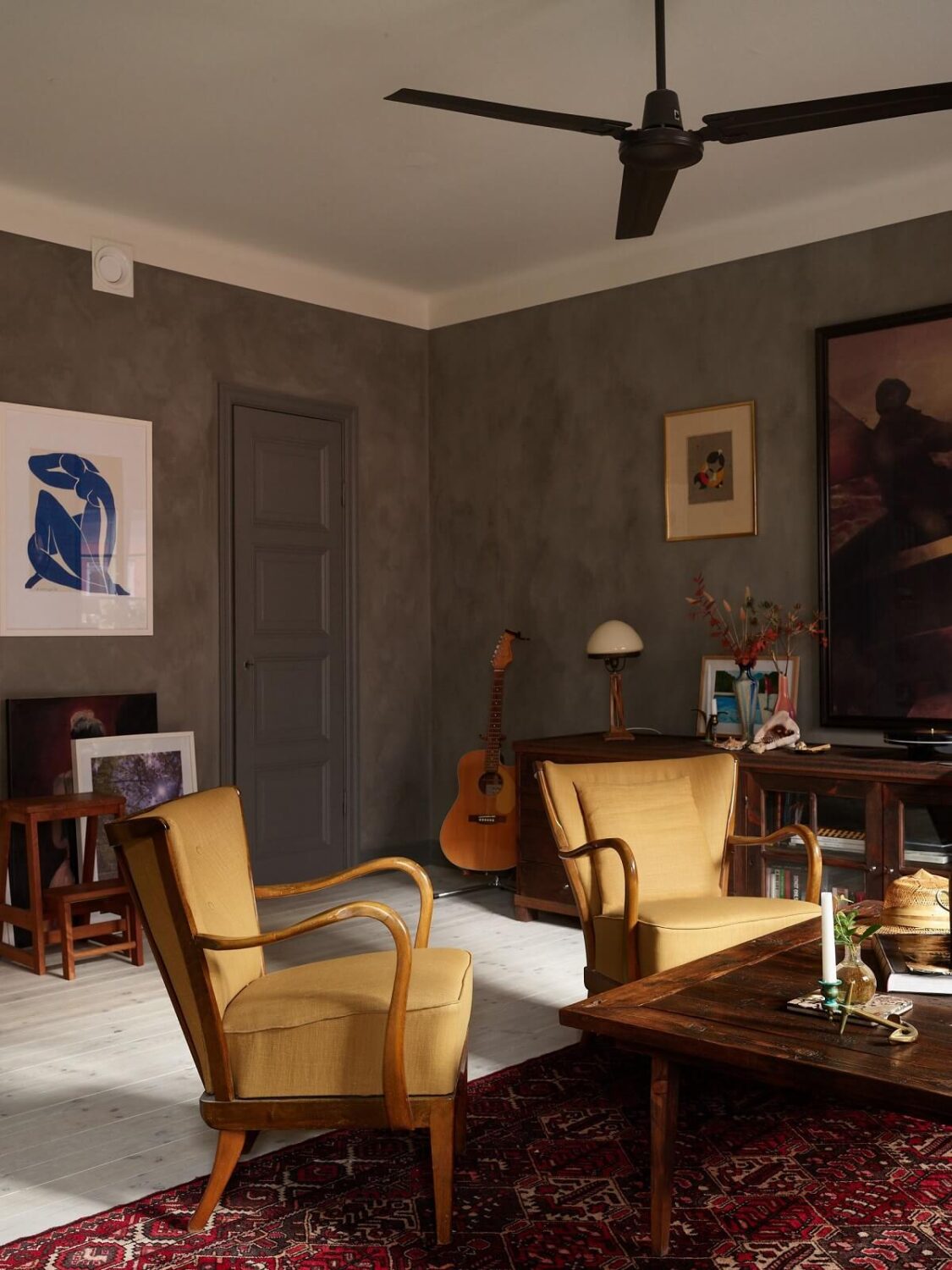 Cozy Vintage Style in a Swedish 1920s Apartment 5 vintage ochre yellow chairs
