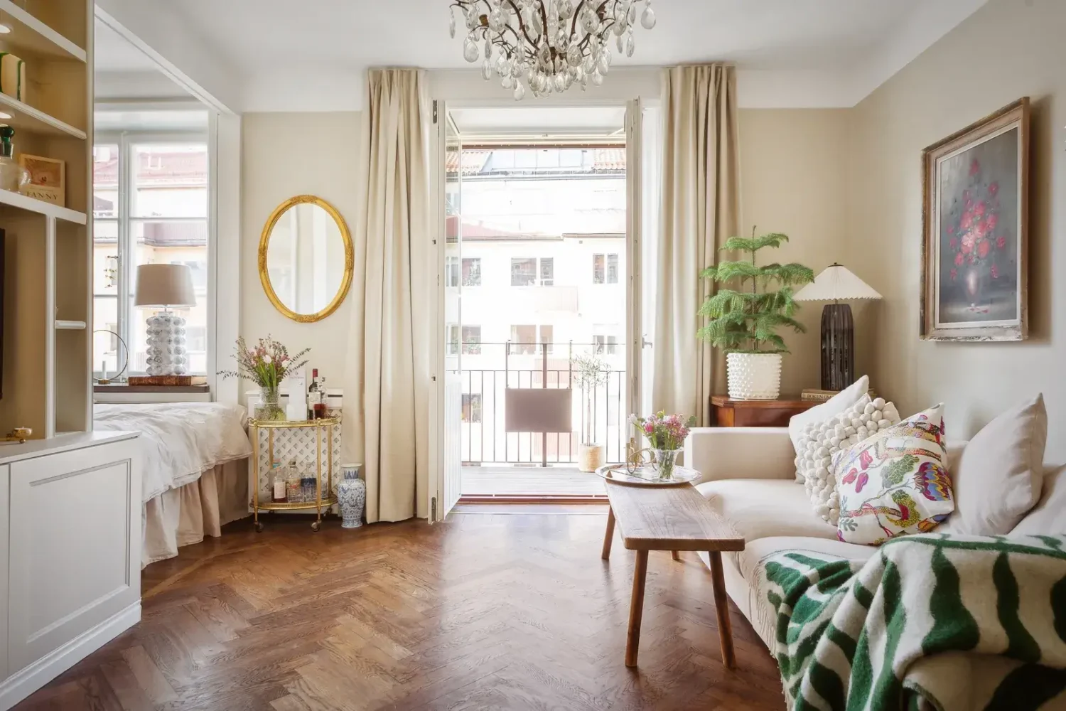 A Swedish Studio Apartment Decorated in a Classic Style 2 CBILD5GGGG0KFS6HGMRBH A Swedish Studio Apartment Decorated in a Classic Style